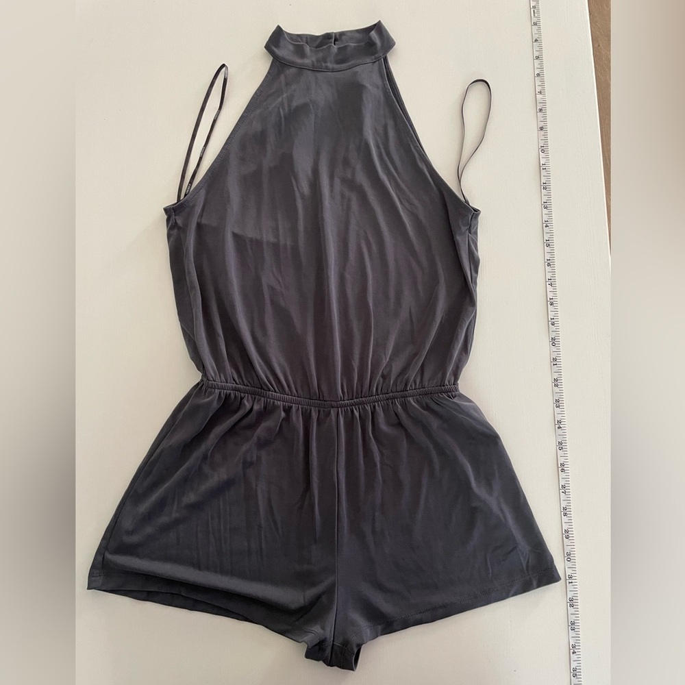 Forever 21 Solid color halter neck sleeveless jumpsuit shorts small size